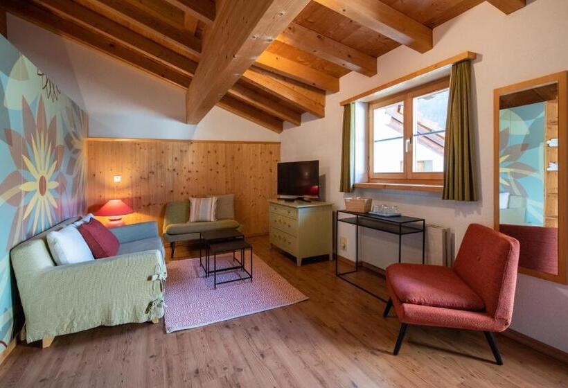 غرفة عائلية مطلّة علي الجبل, Sportlodge Klosters