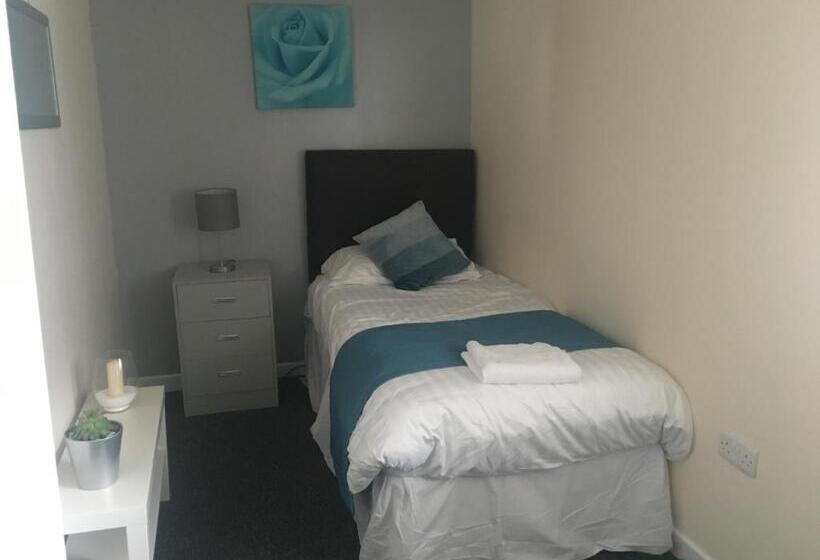 جناح جونيور ديلوكس, The Crown