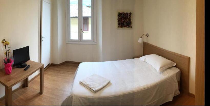 标准单人间, Trieste