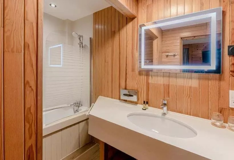 バルコニー付きスタンダードトリプルルーム, Le Chalet D Antoine   Centre De Megève