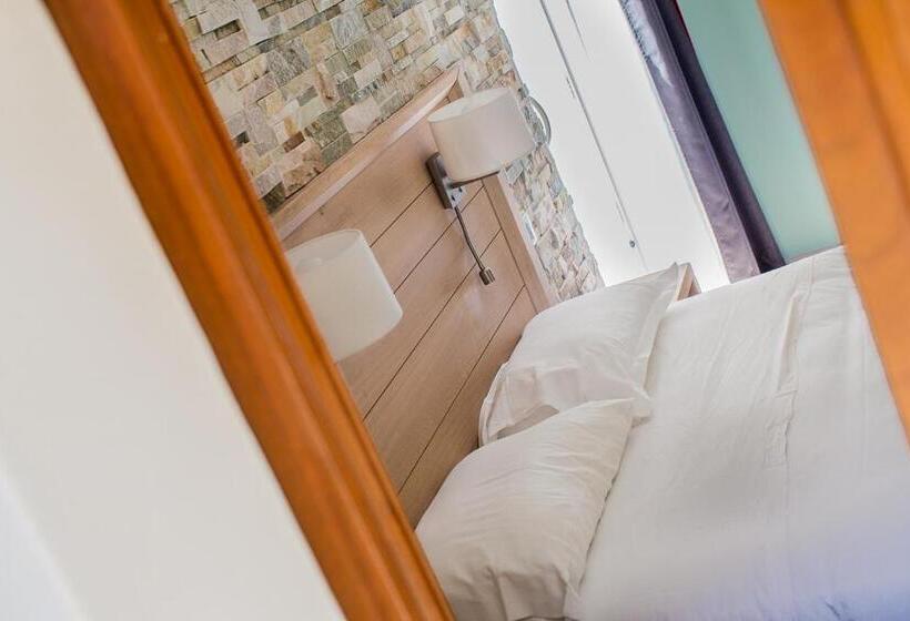 חדר קלאסי, Logis Hotel Erreguina