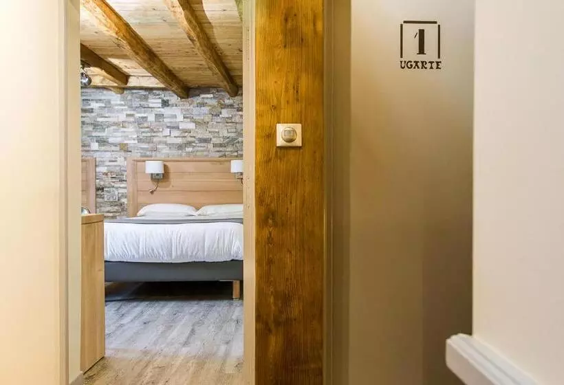 トリプルクラシックルーム, Logis Hotel Erreguina