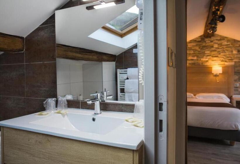 חדר קלאסי לארבעה, Logis Hotel Erreguina