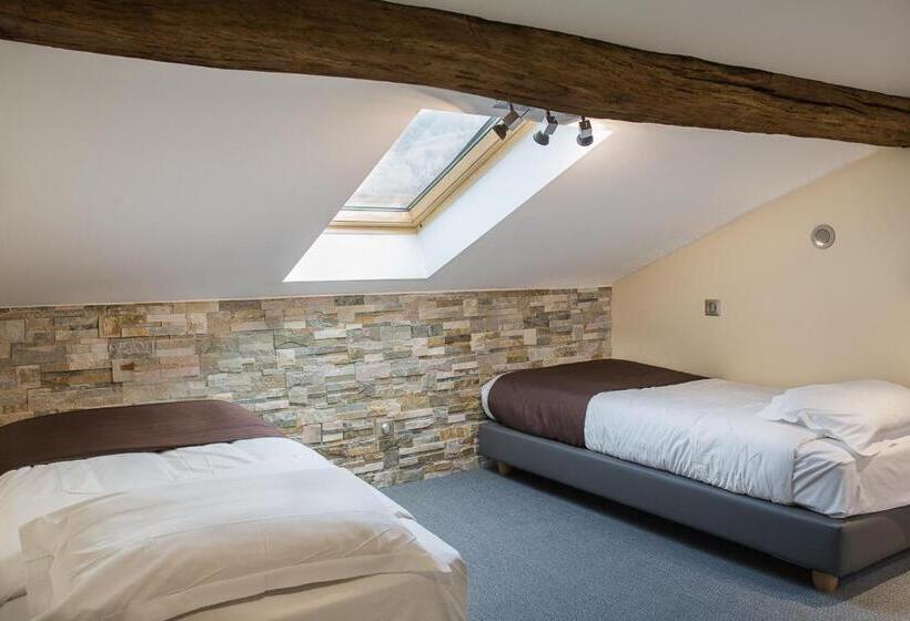 חדר קלאסי לארבעה, Logis Hotel Erreguina