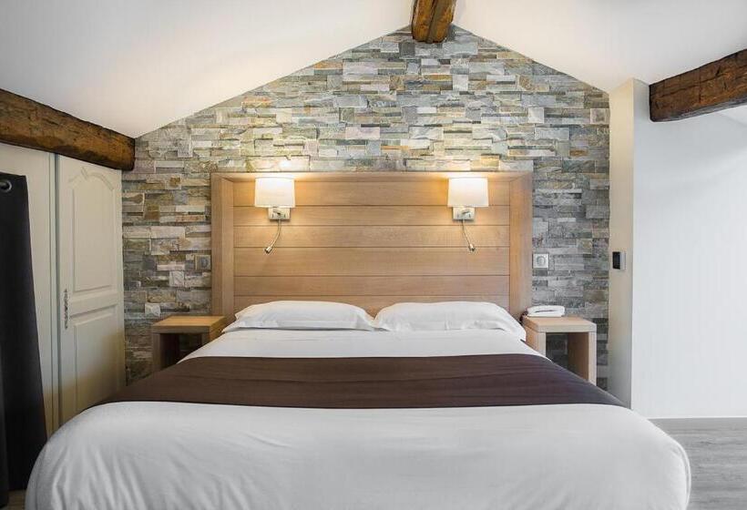 חדר קלאסי לארבעה, Logis Hotel Erreguina