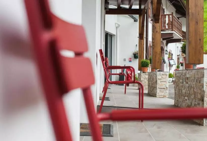 コンフォートトリプルルーム, Logis Hotel Erreguina