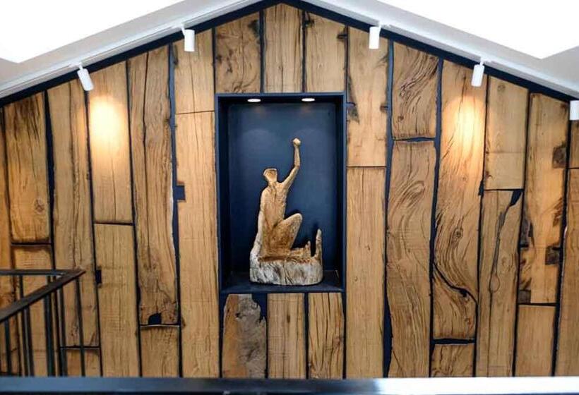 סטודיו סטנדרט עם מרפסת, Logis Hotel Erreguina