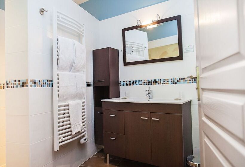 חדר קומפורט, Logis Hotel Erreguina