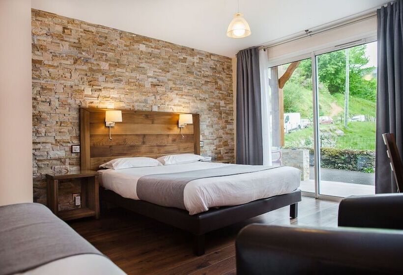 חדר קומפורט לשלושה, Logis Hotel Erreguina