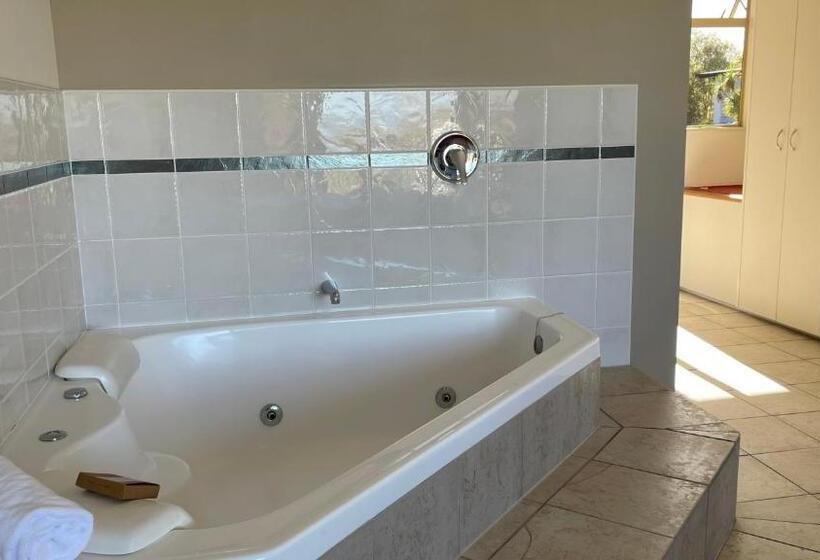 管理人员工作室, Chantillys Motor Lodge