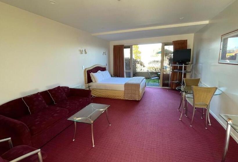 Студия Стандарт, Chantillys Motor Lodge