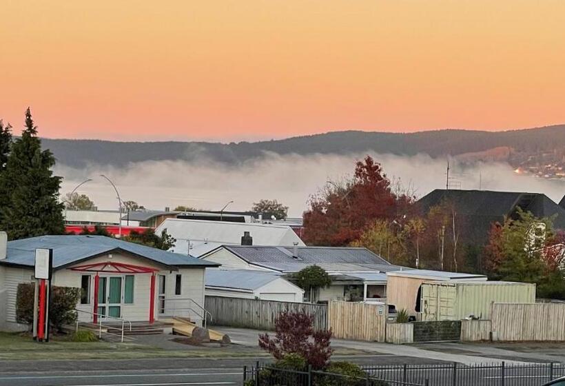 豪华套房, Chantillys Motor Lodge