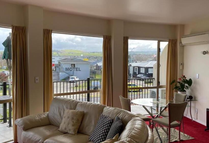 豪华套房, Chantillys Motor Lodge