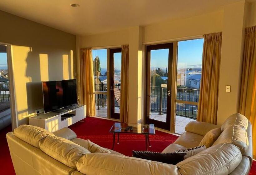 豪华套房, Chantillys Motor Lodge