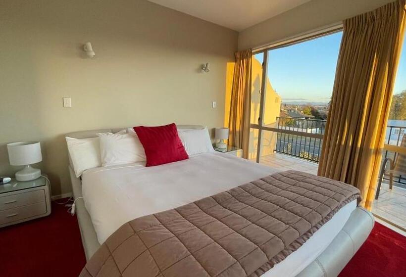 Люкс Повышенной Комфортности, Chantillys Motor Lodge