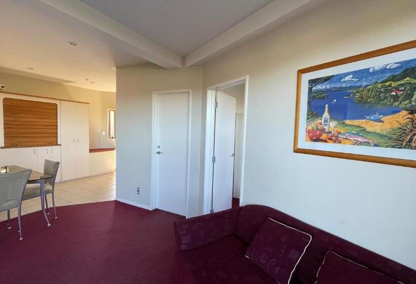 带2个卧室的套房, Chantillys Motor Lodge