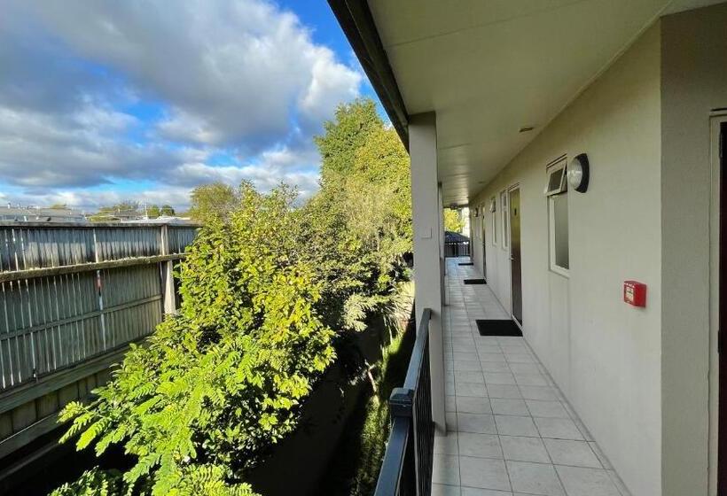 标准工作室, Chantillys Motor Lodge