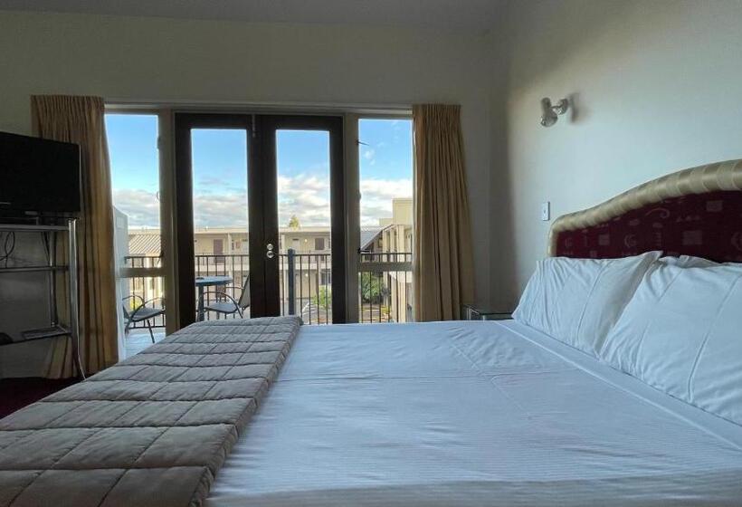 Студия Стандарт, Chantillys Motor Lodge