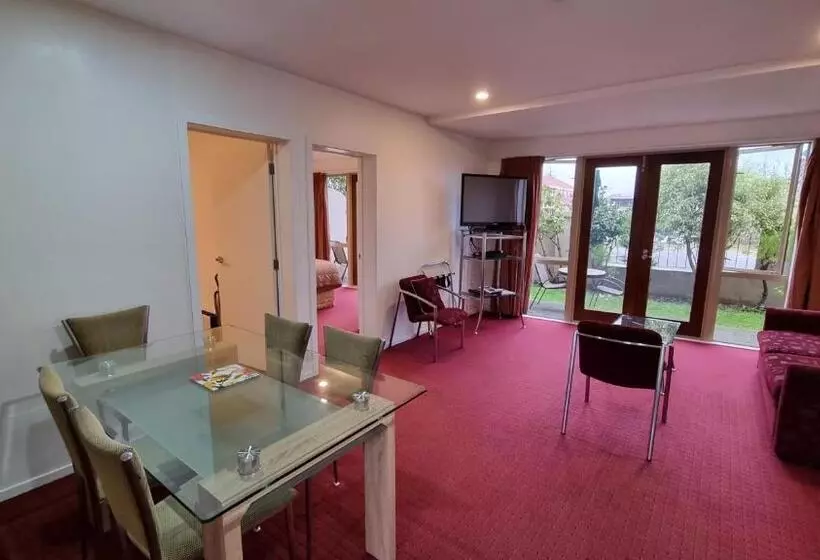 ２ベッドルームアパートメント, Chantillys Motor Lodge