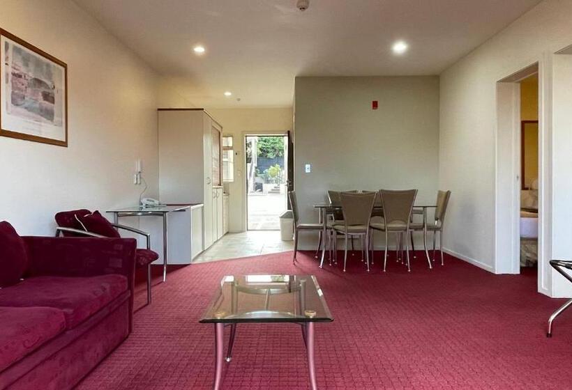 Апартаменты 2 Спальни, Chantillys Motor Lodge
