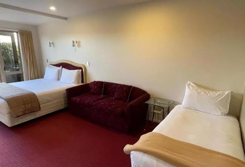 ファミリーステューディオ, Chantillys Motor Lodge
