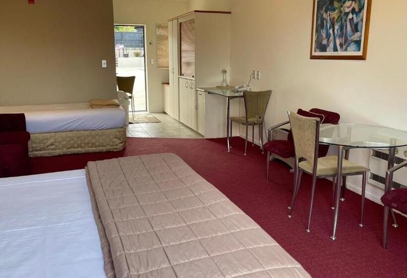 Семейное Студио, Chantillys Motor Lodge