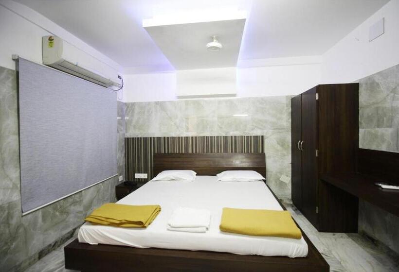 디럭스 룸, Joyce