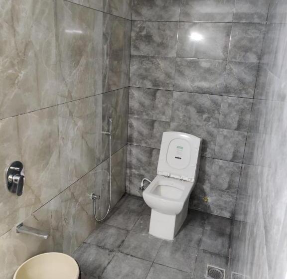 스탠다드 룸, Joyce