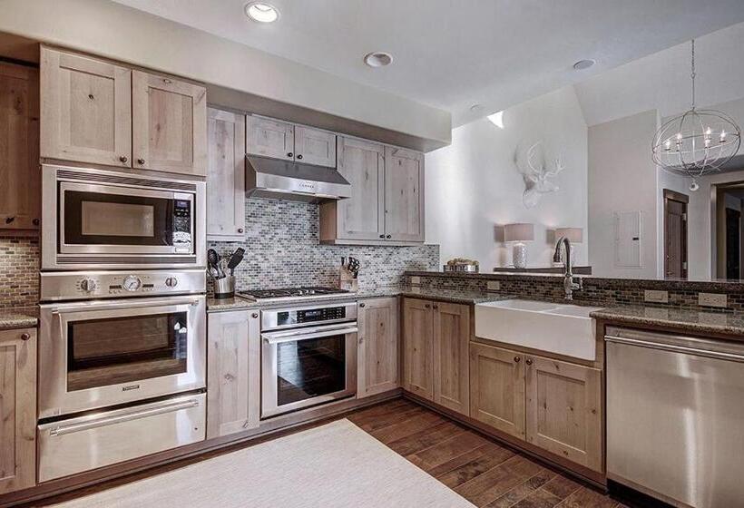 Апартаменты 3 Спальни, One Ski Hill Place