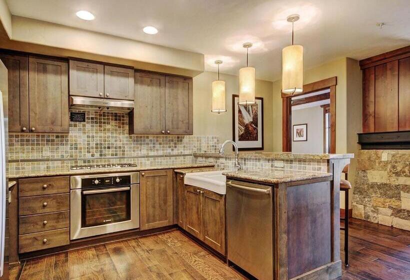 Апартаменты 2 Спальни, One Ski Hill Place