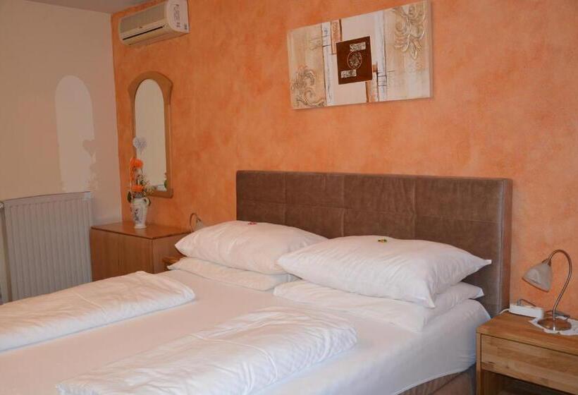 Номер Deluxe с Балконом, Rosenberg