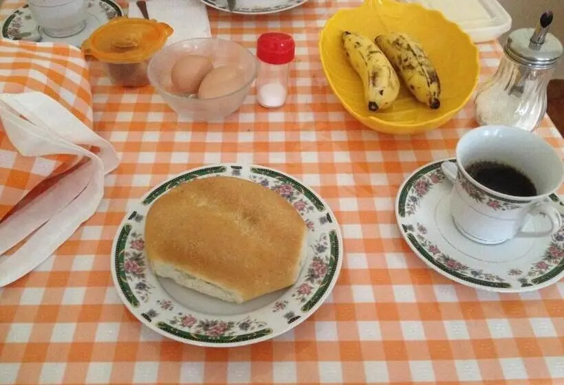 اتاق استاندارد سه نفره, Sissi's B&b
