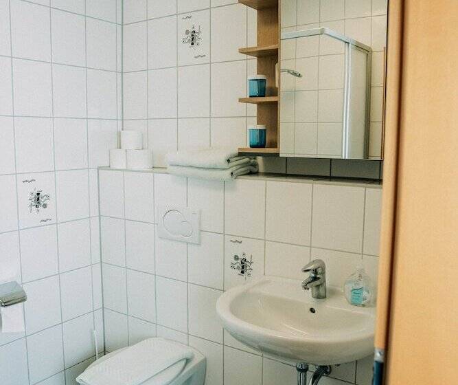 Номер Стандарт, Waldpension Jagerstuberl