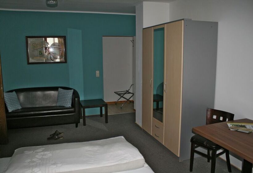 Номер Стандарт, Waldpension Jagerstuberl