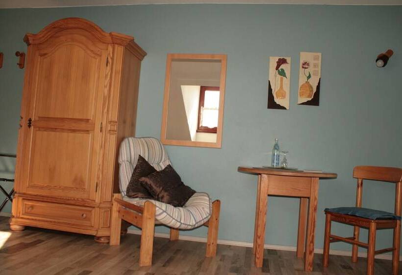 חדר סטנדרט יחיד, Waldpension Jagerstuberl