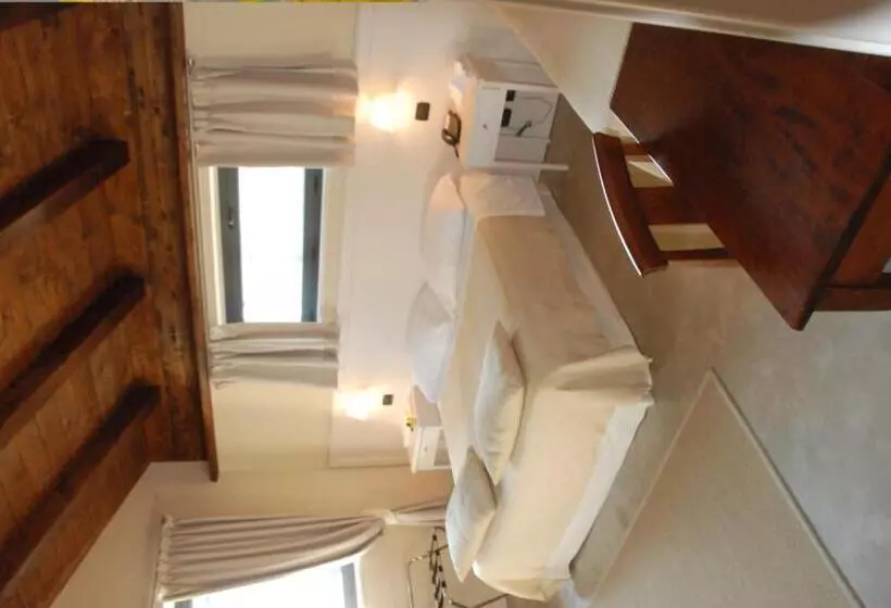 Standard Kolmen Hengen Huone, Albergo Della Ceramica
