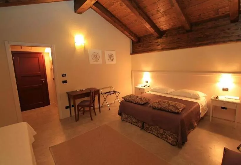 Standard Kolmen Hengen Huone, Albergo Della Ceramica