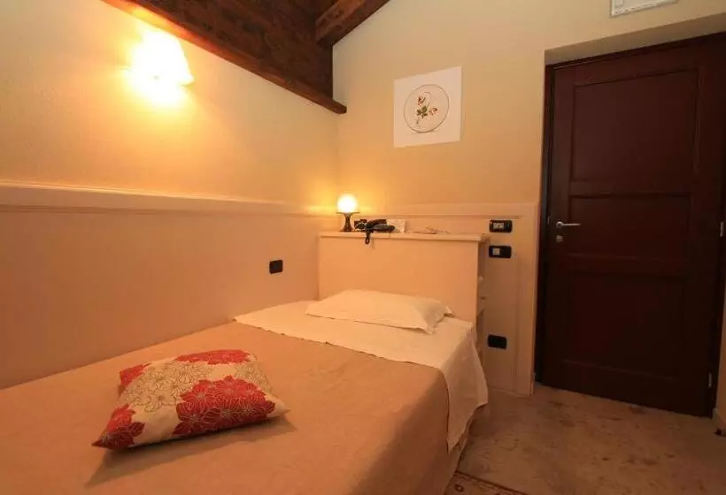 Standard Yhden Hengen Huone, Albergo Della Ceramica