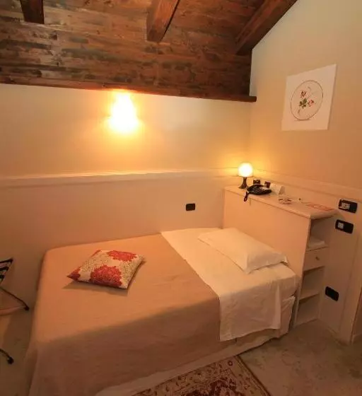 Standard Yhden Hengen Huone, Albergo Della Ceramica