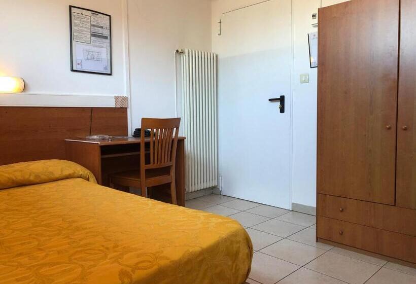 Quarto Estandar Individual, Eden