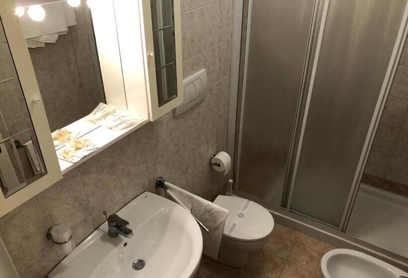 Quarto Triplo Standart, Eden