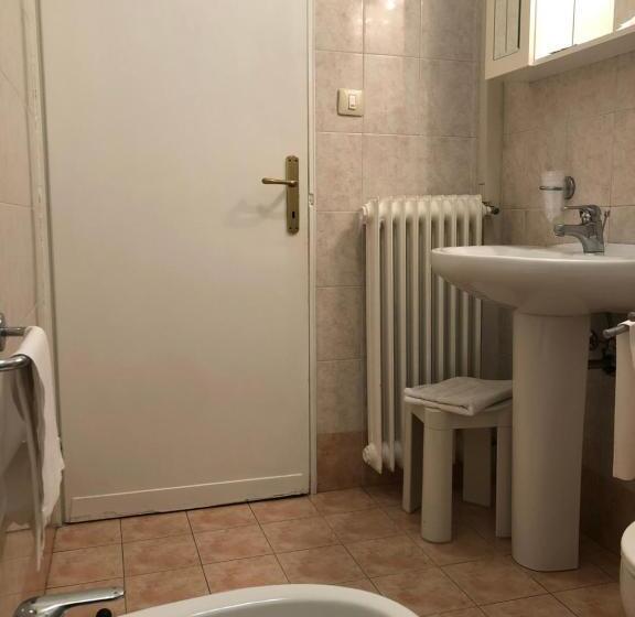 Quarto Triplo Estandar, Eden