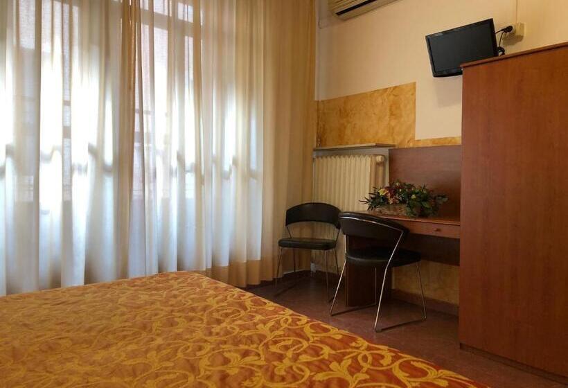 Quarto Triplo Standart, Eden