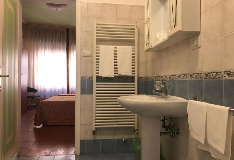 Quarto Triplo Standart, Eden