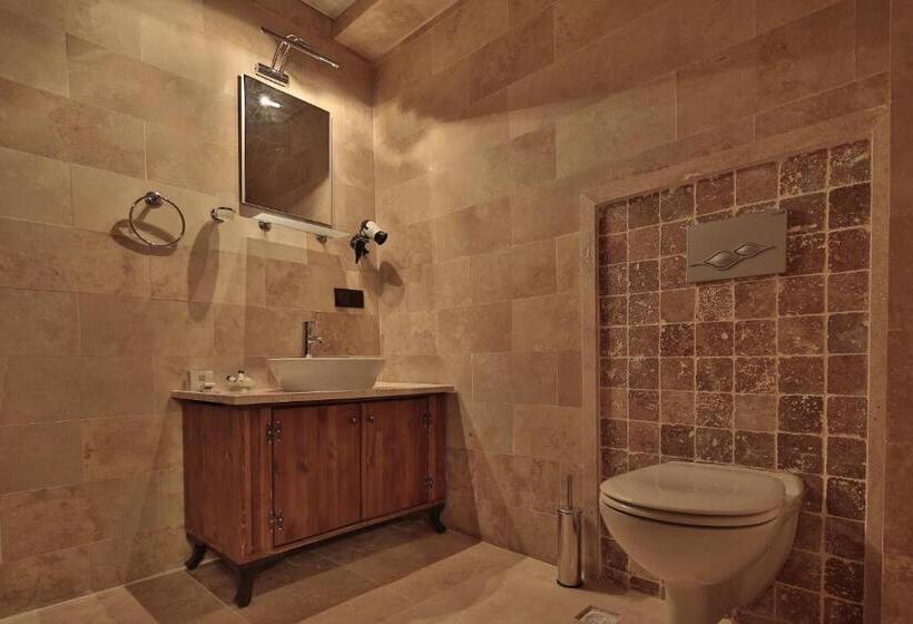 デラックストリプルルーム, Guzide Cave