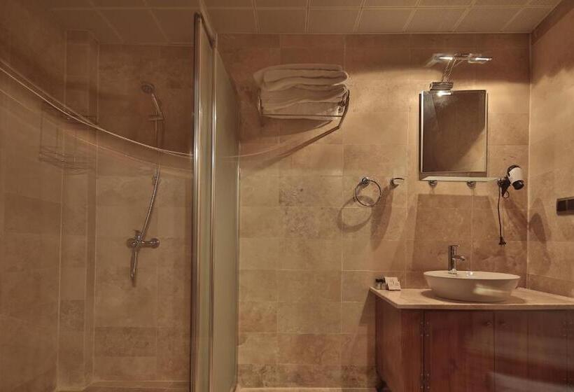 デラックスルーム, Guzide Cave