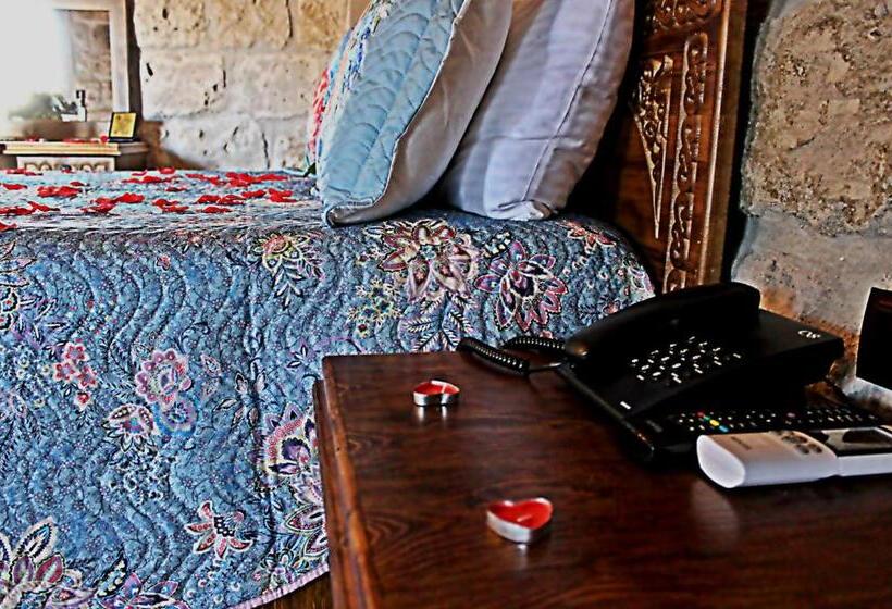 デラックスルーム, Guzide Cave