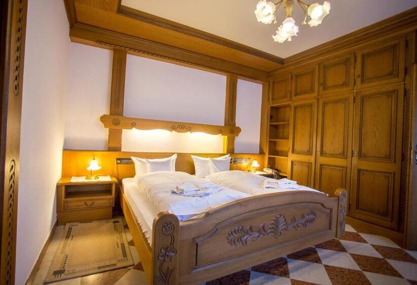Family Suite, Hirsch