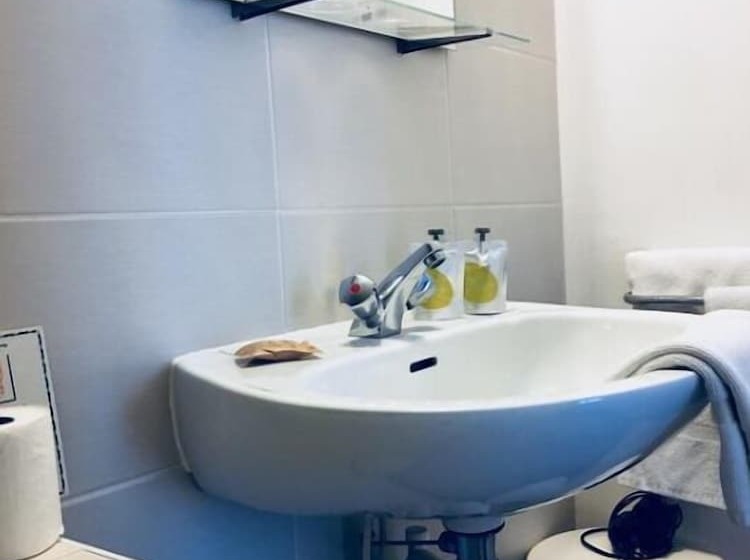 غرفة قياسية, Hôtel Moderne