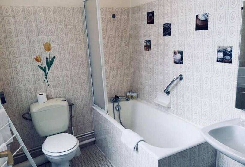 Семейный Номер, Hôtel Moderne